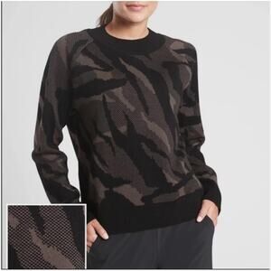 Athleta Jacquard Crew Neck Sweater Merino Wool Camo Animal 32 Light Athleisure